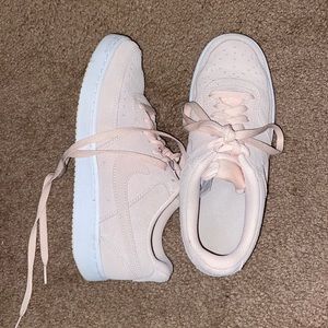 Women’s Nike sneakers